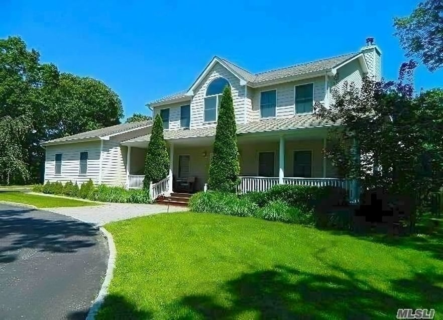 8 Ridge Blvd