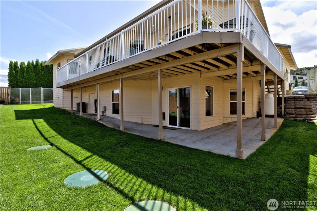 101 W Emerson Dr