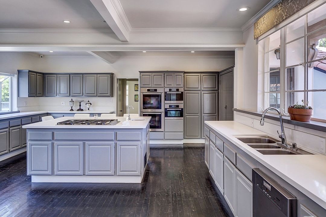 Benedict Canyon Dr, 90210