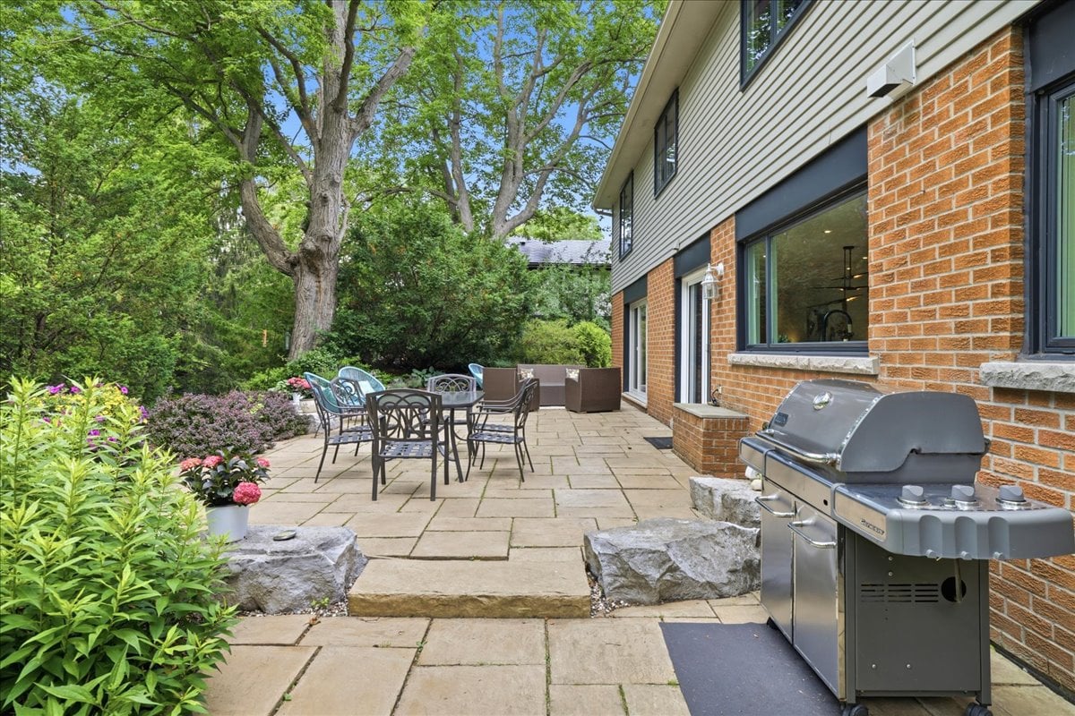 Rare Court Location on Oakville Golf Course