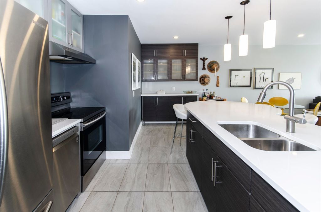 175 E 5th St, #206