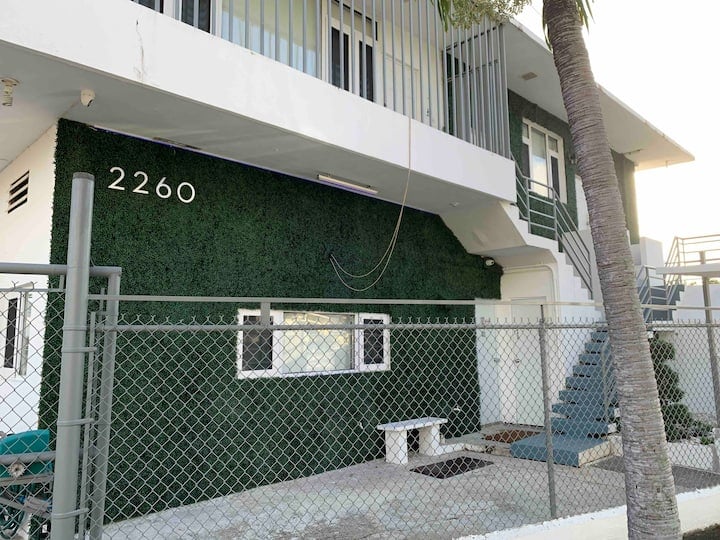 Beach House Apt 10 • 1BR + Sofa Bed • Full Kitchen - Airbnb