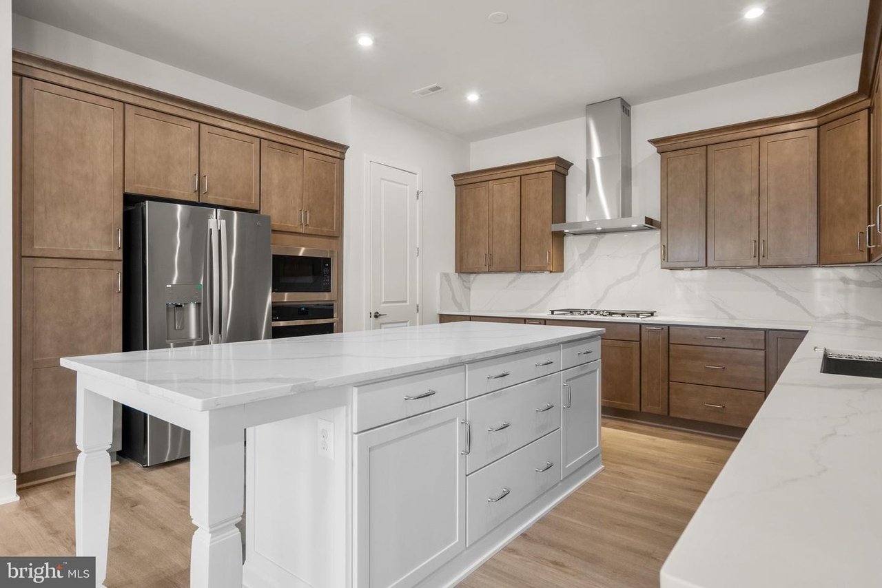 43252 Greeley Sq