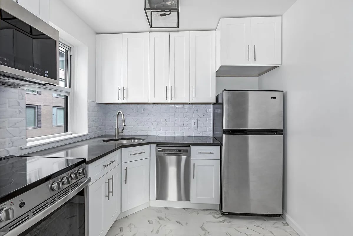 234 East 35th St, #4