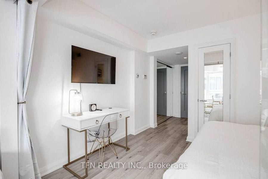 155 Yorkville Ave Unit: 2910
