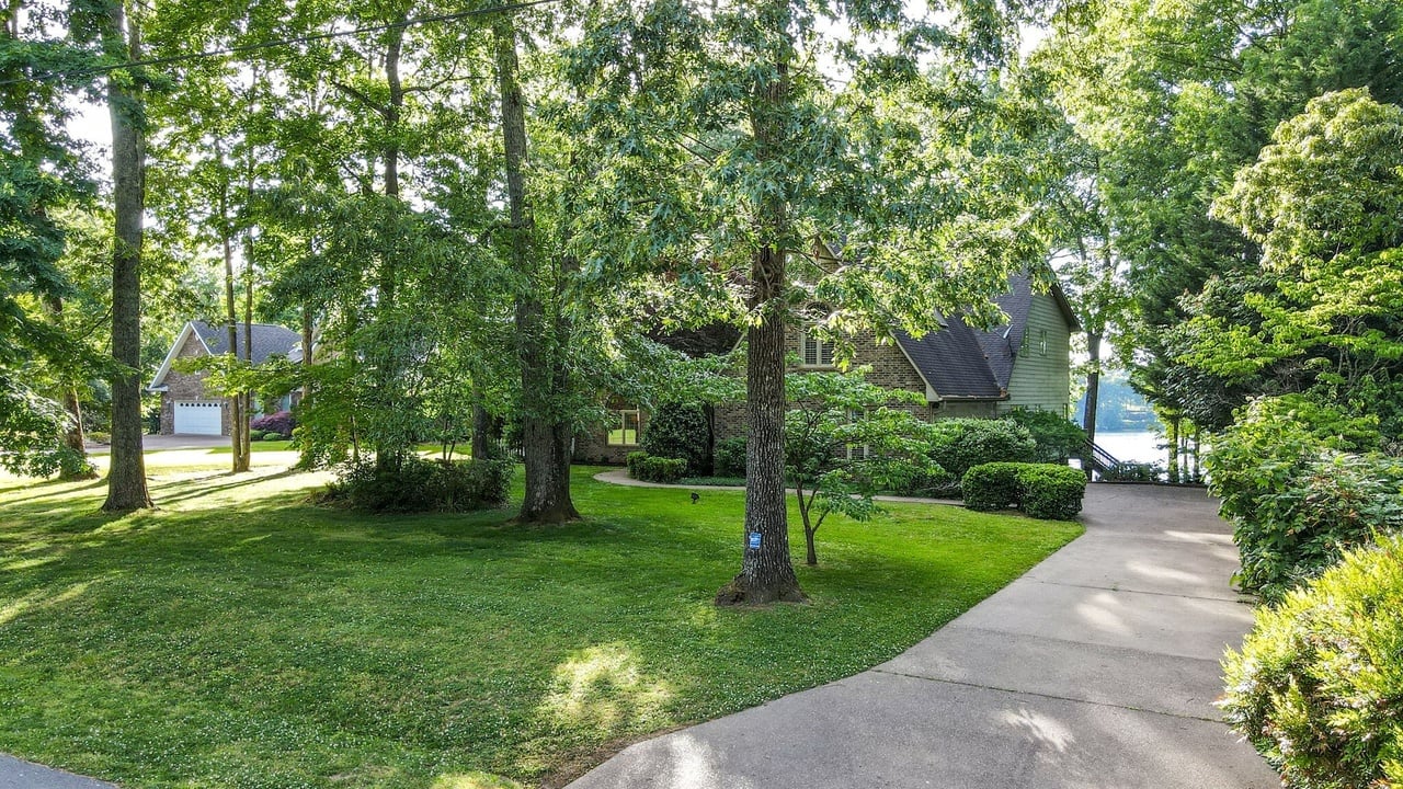 71 Lakewood Dr