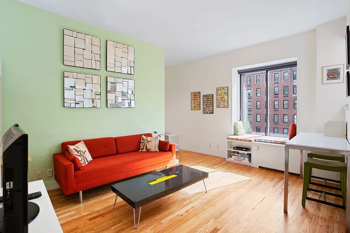 23 E 10th St, #703