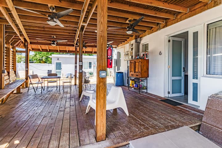 Beach House Apt 7 • Studio w/ Kitchenette • Beach - Airbnb