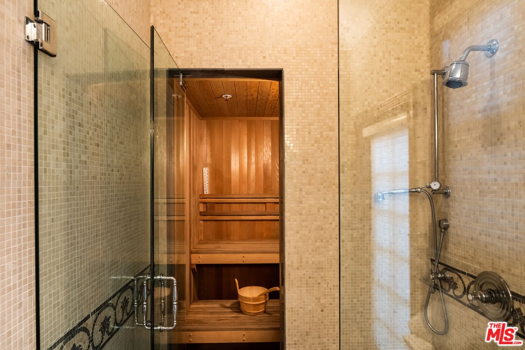 San Vicente Blvd, 90402