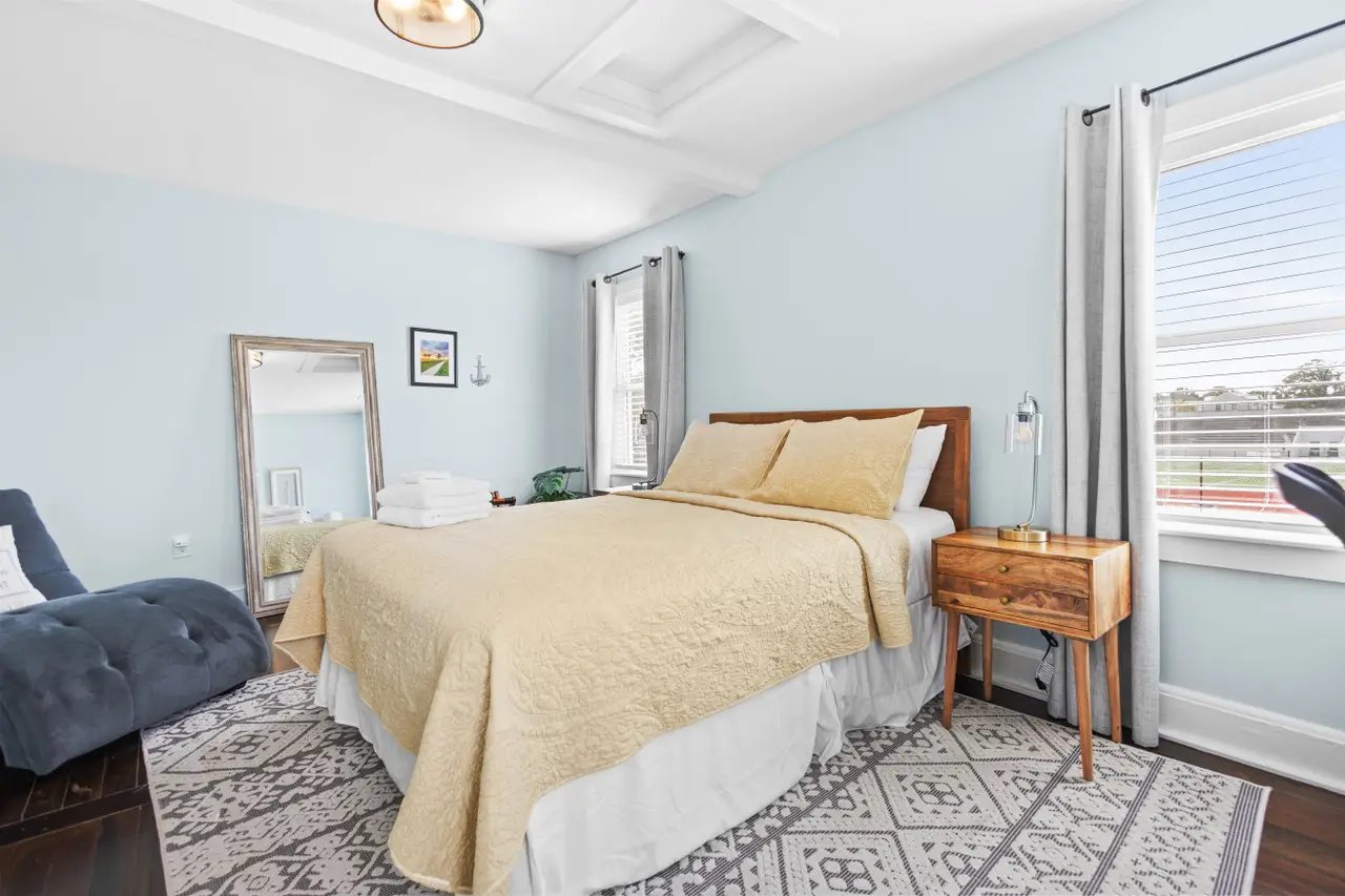 Fabulous Pied-á-Terre Close to Beaches & Downtown!
