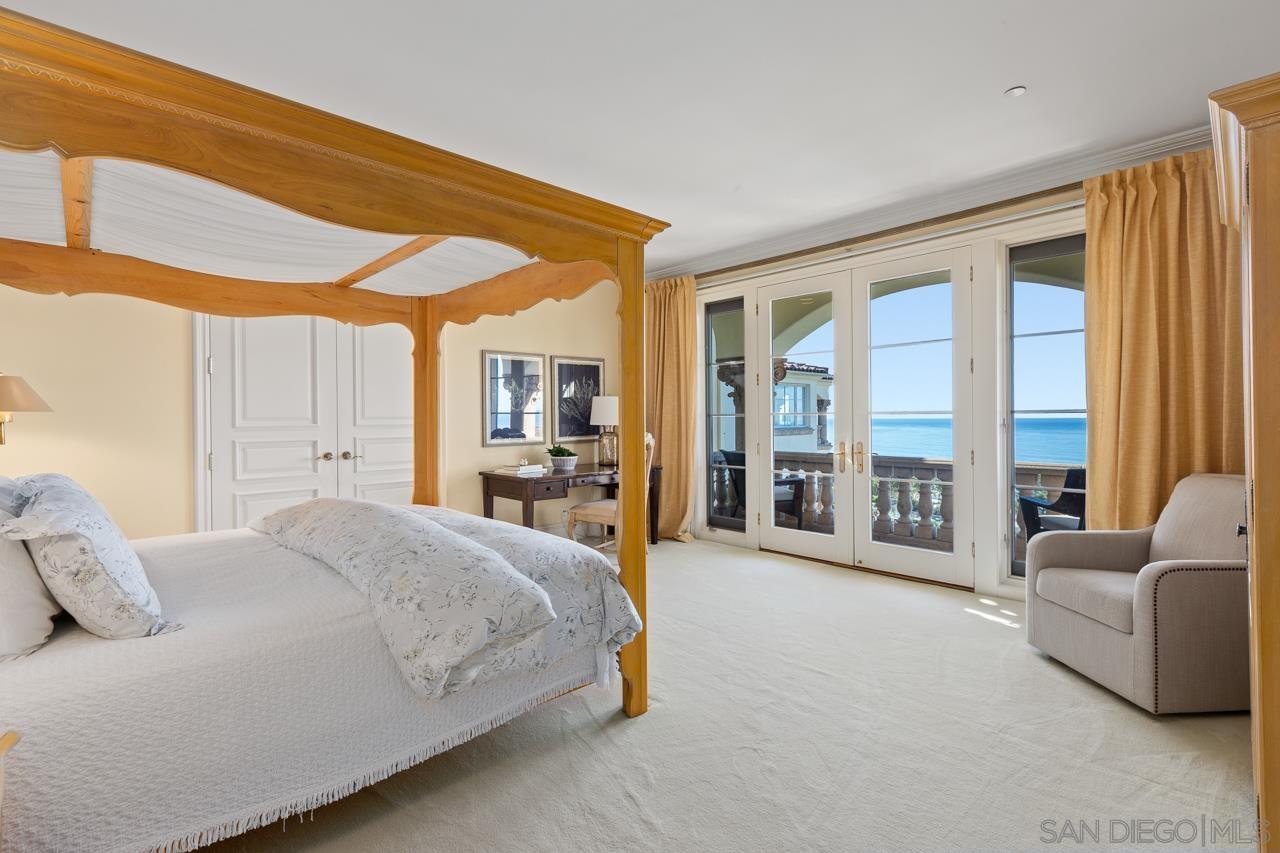 9860 La Jolla Farms Rd