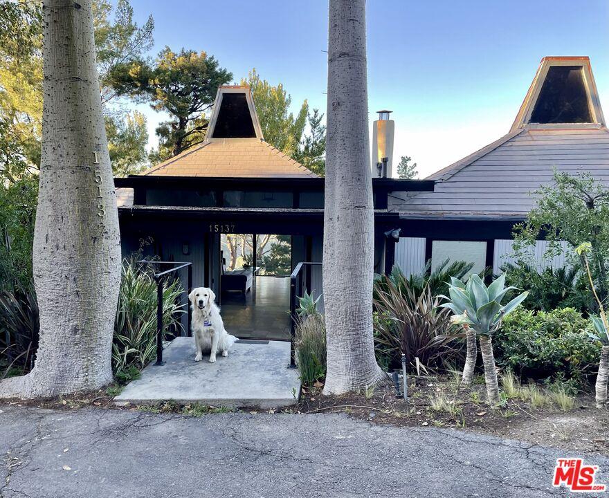15137 Mulholland Dr