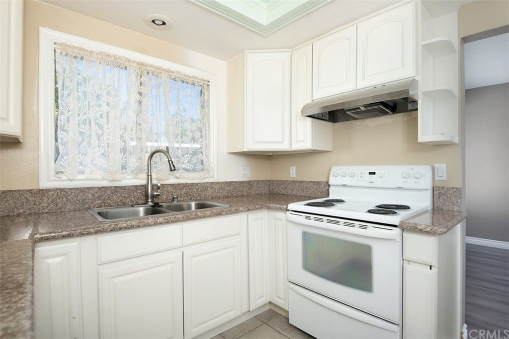 12 Birchwood Ln
