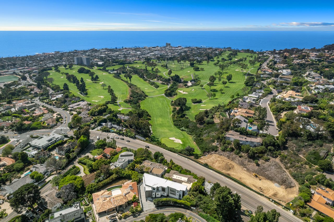 6627 Muirlands Dr, La Jolla, CA 92037