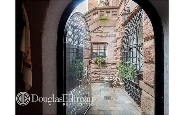 24 West 70th Street Unit: 1