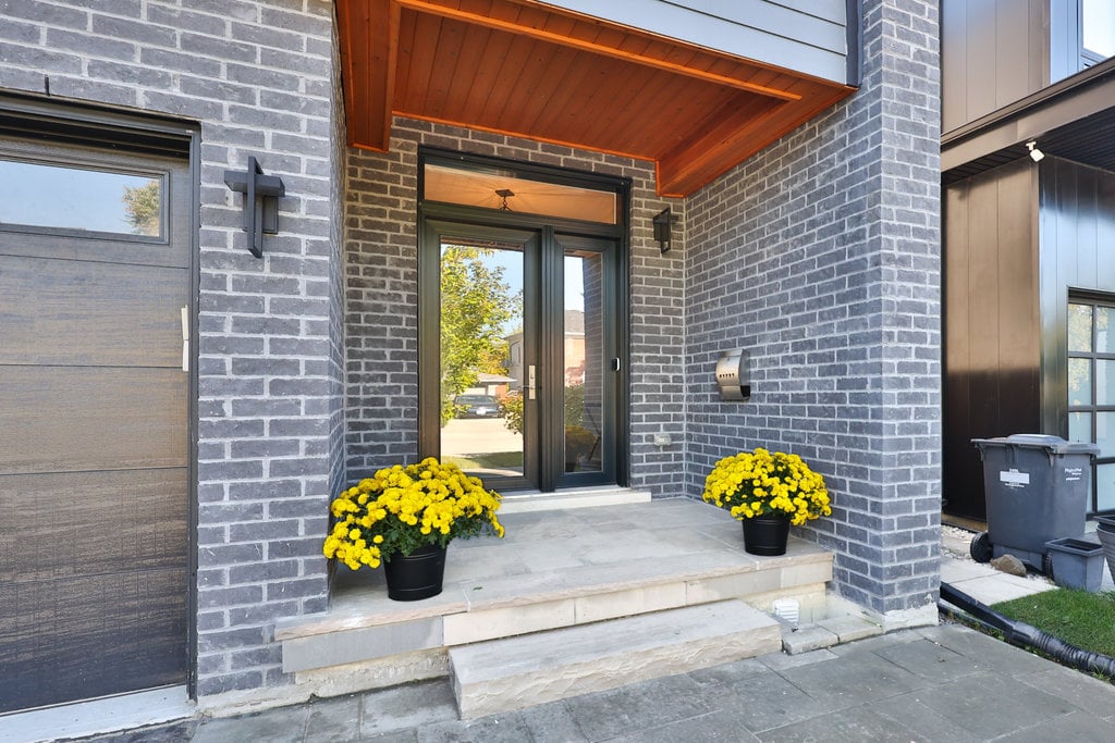 15A Tecumseth Ave