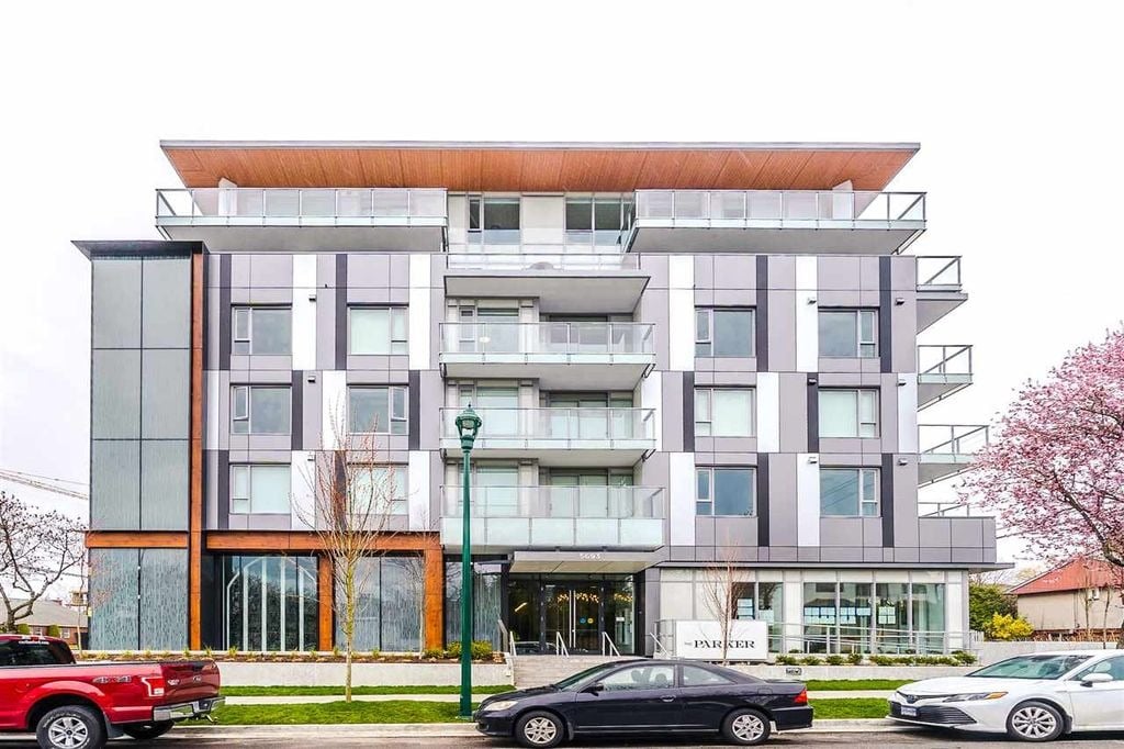 5693 Elizabeth St, #203