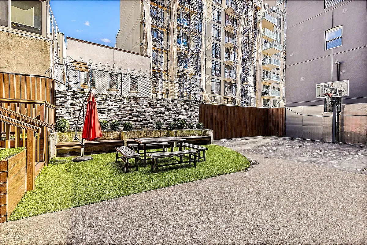 333 East 109th Street Unit: B6