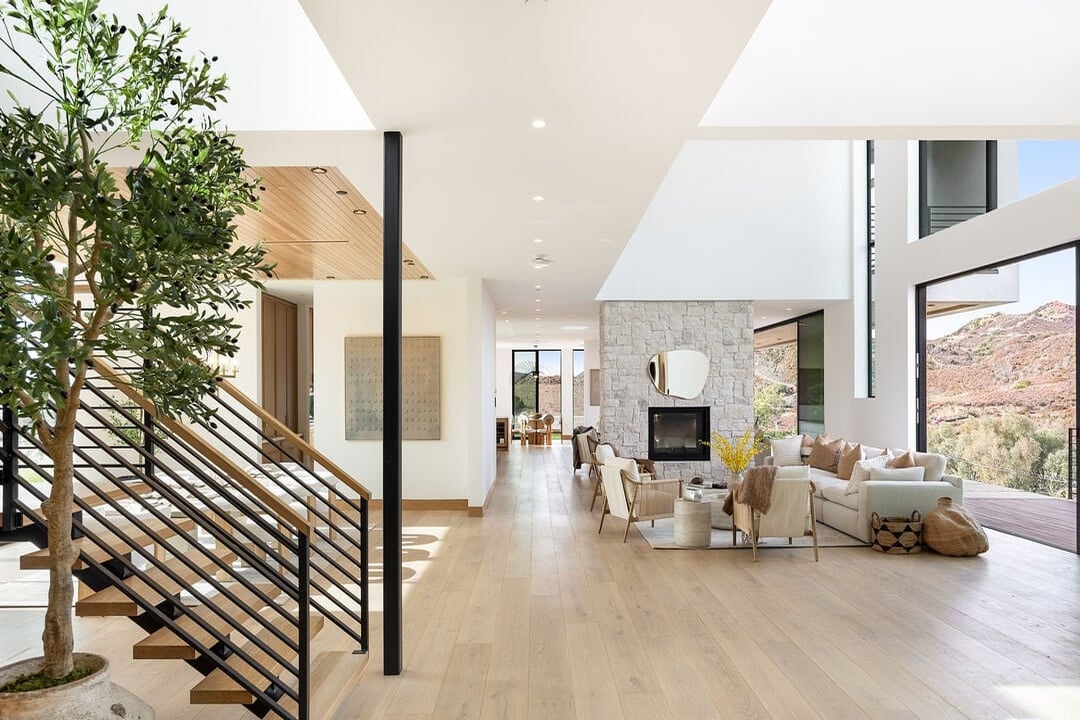 Mulholland Hwy, 90265