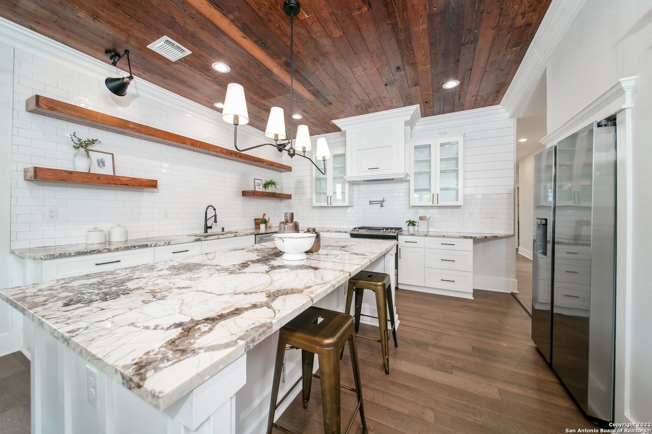 925 Burleson