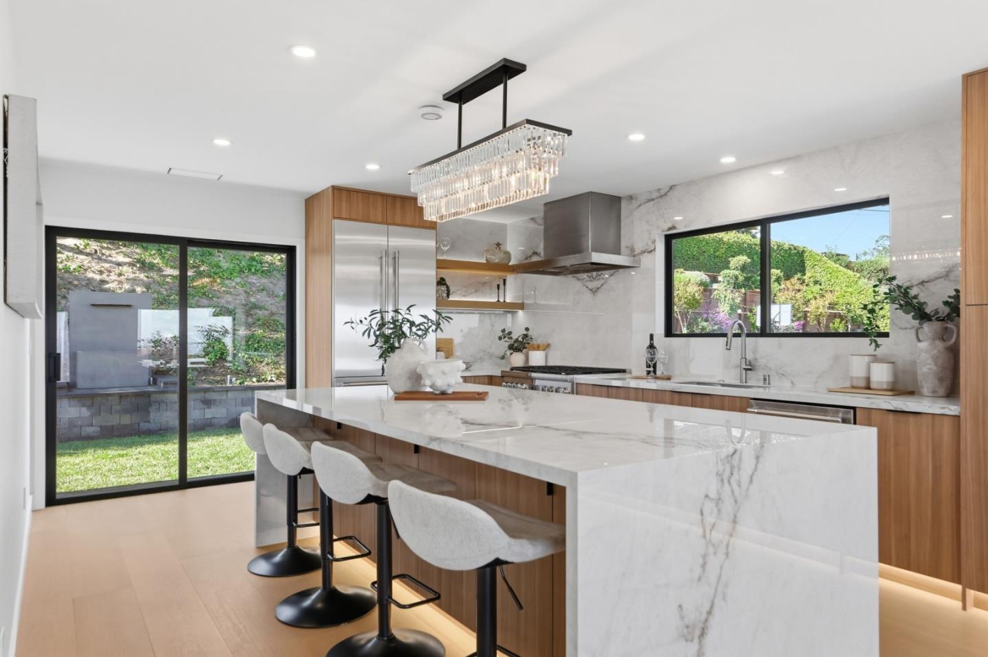 1041 Crestview Drive