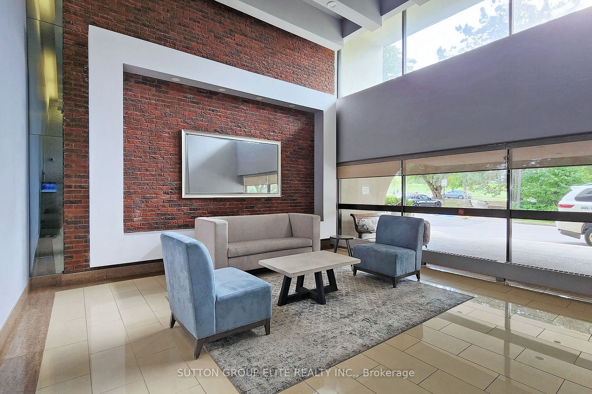 EXQUISITE PH IN NORTH YORK 