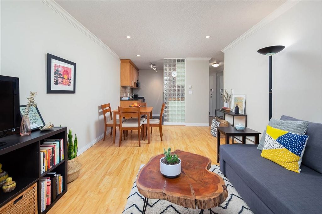 2033 W 7th Ave, #202