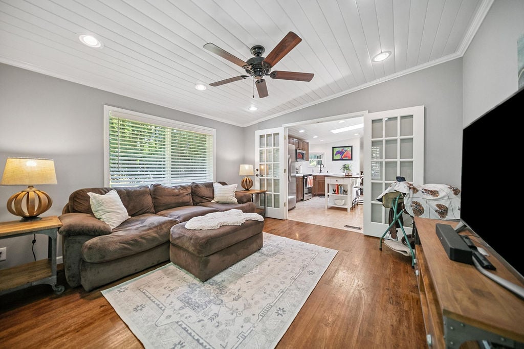 60 NE Davis Farm Road