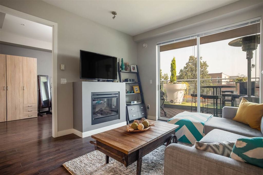 3333 Main St, #208