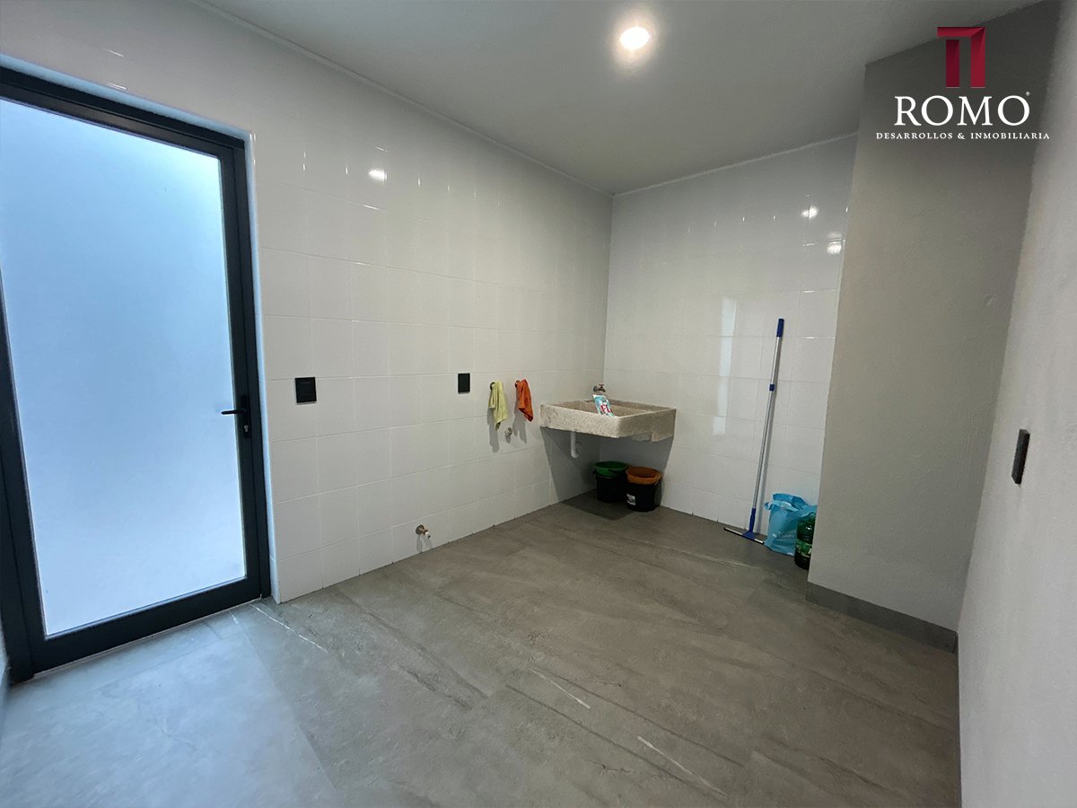 CASA CARRILLO EN VENTA EN BUGAMBILIAS $23'400,000.00 MN