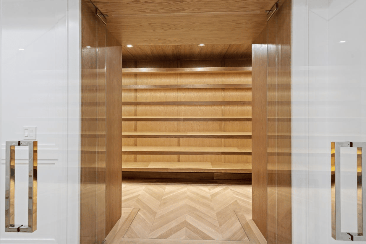 428 Edge of Woods Rd