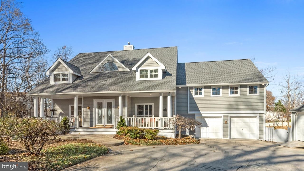 302 Holly Rd