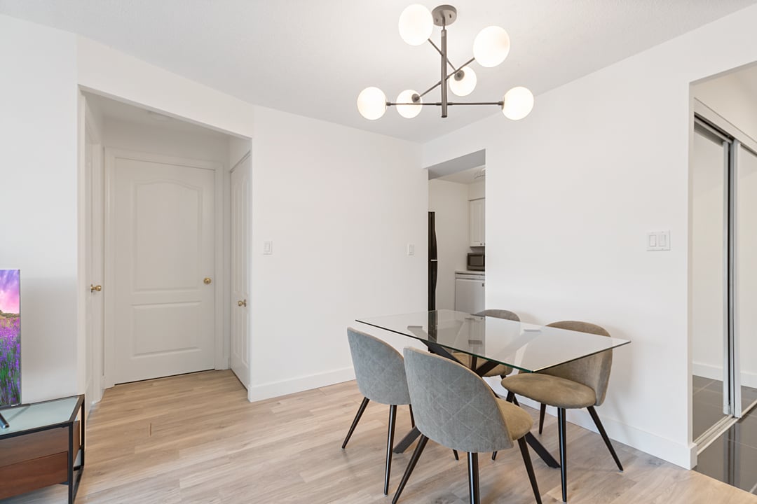 398 Eglinton Avenue E #611