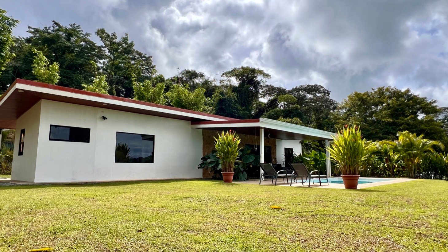 Brand New Modern Home in a Private Tropical Setting - Tres Rios