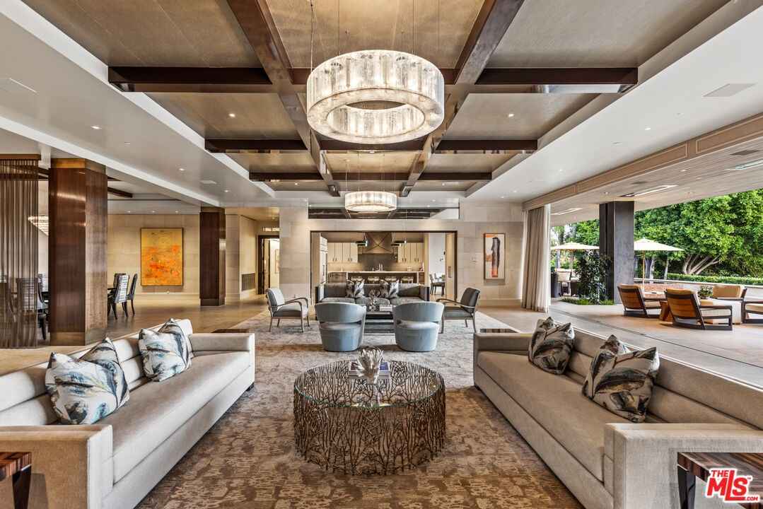 Crown Chateau 