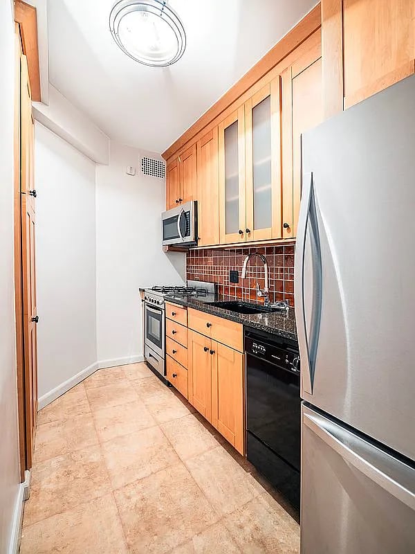 34 Plaza St E #505
