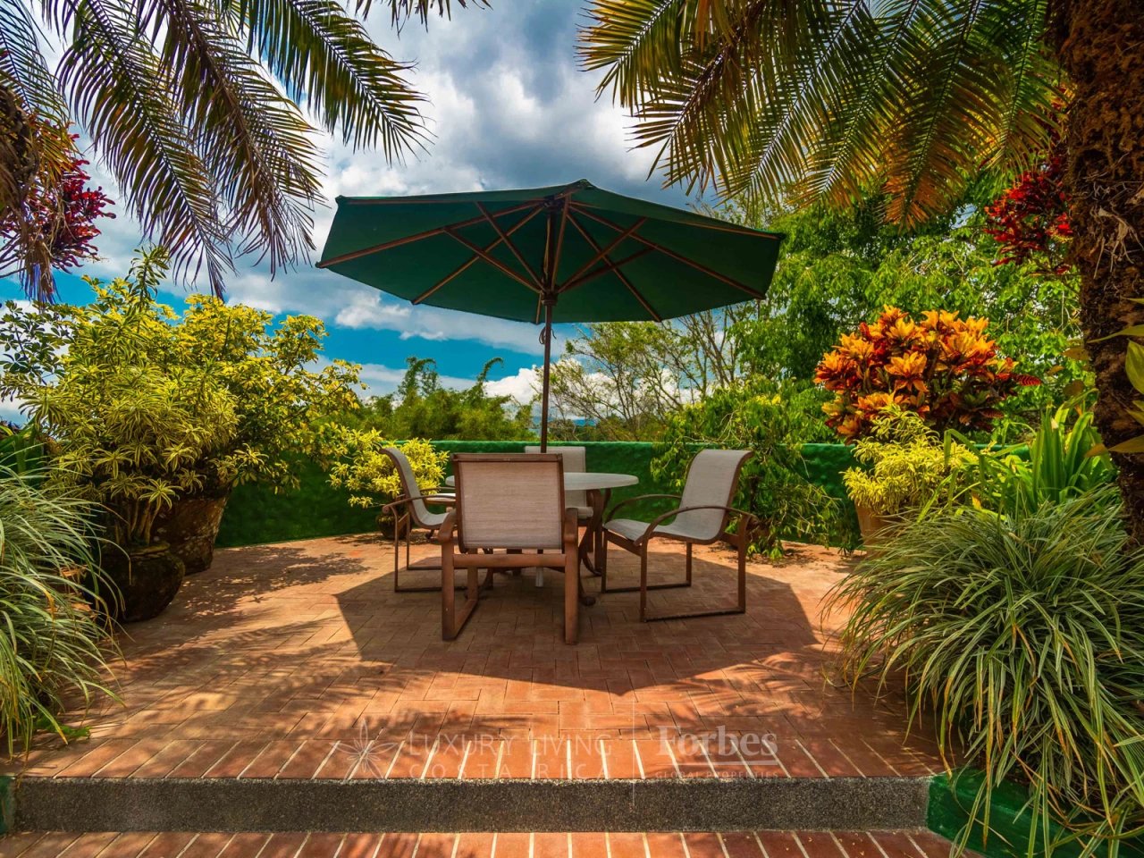 19136 - Architectural Hacienda Style Mansion