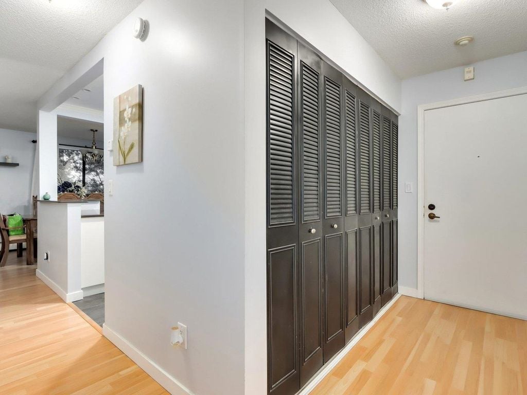 310 E 3rd St, #209