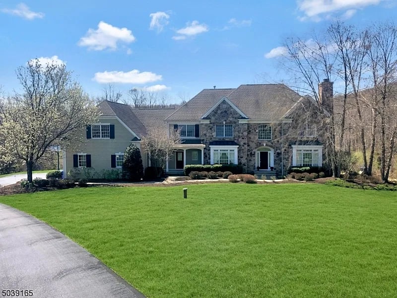 7 Glencree Ln