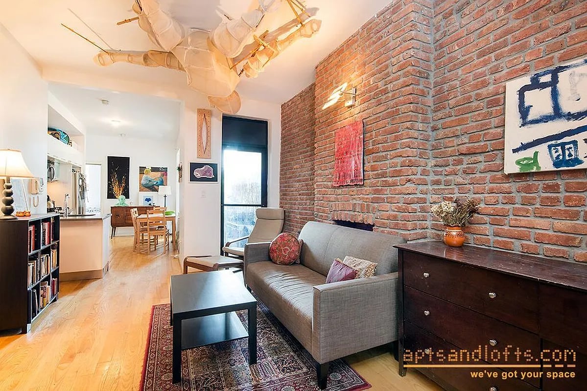 1060 Putnam Avenue Unit: 2R