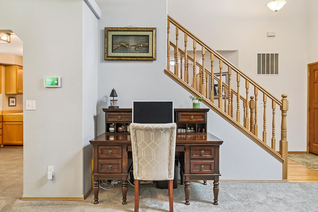 2147 Dunrobin Lane E