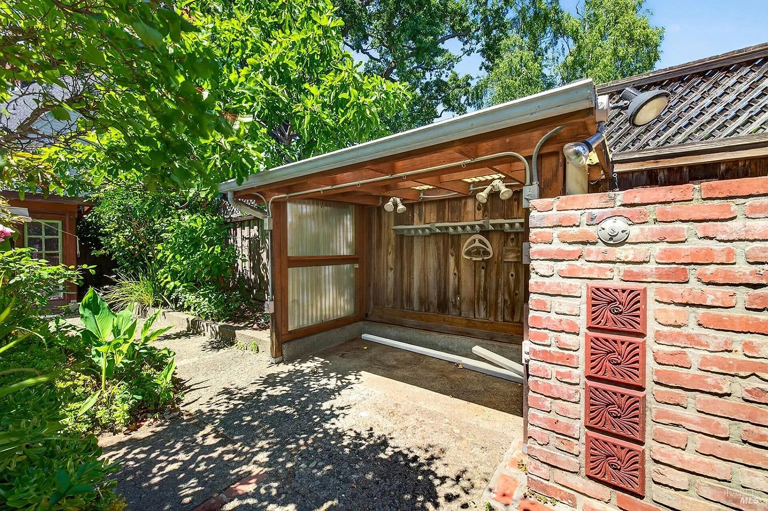 2453 Delevan Way