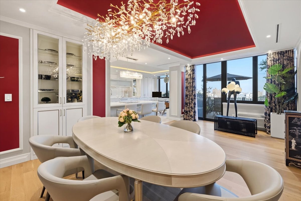 100 Carlyle Drive VG6
