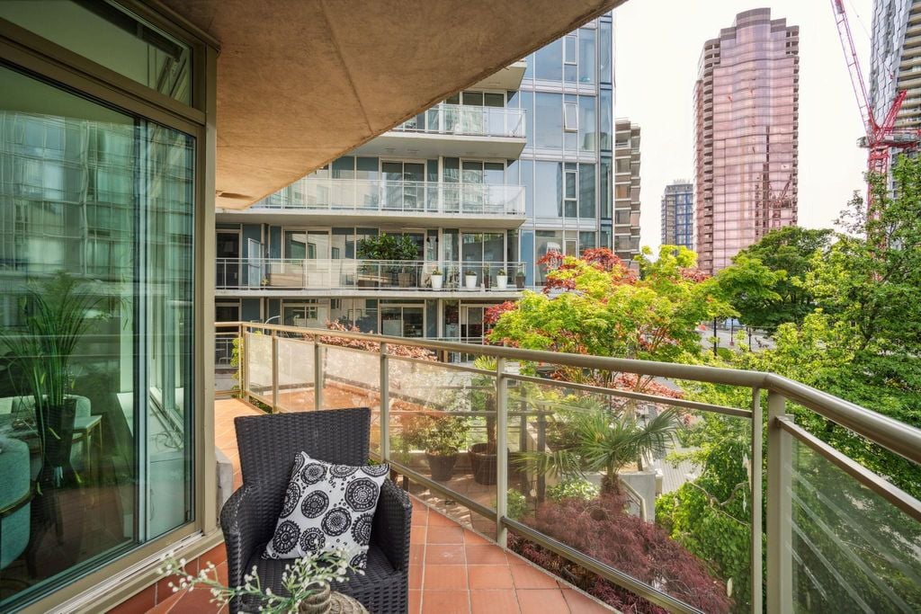 1478 W Hastings St, #400