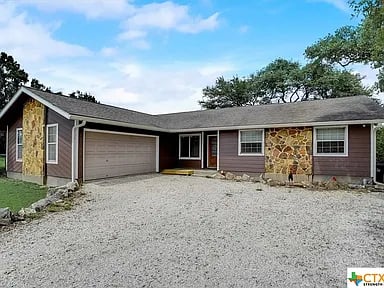 1476 Lakeview Dr