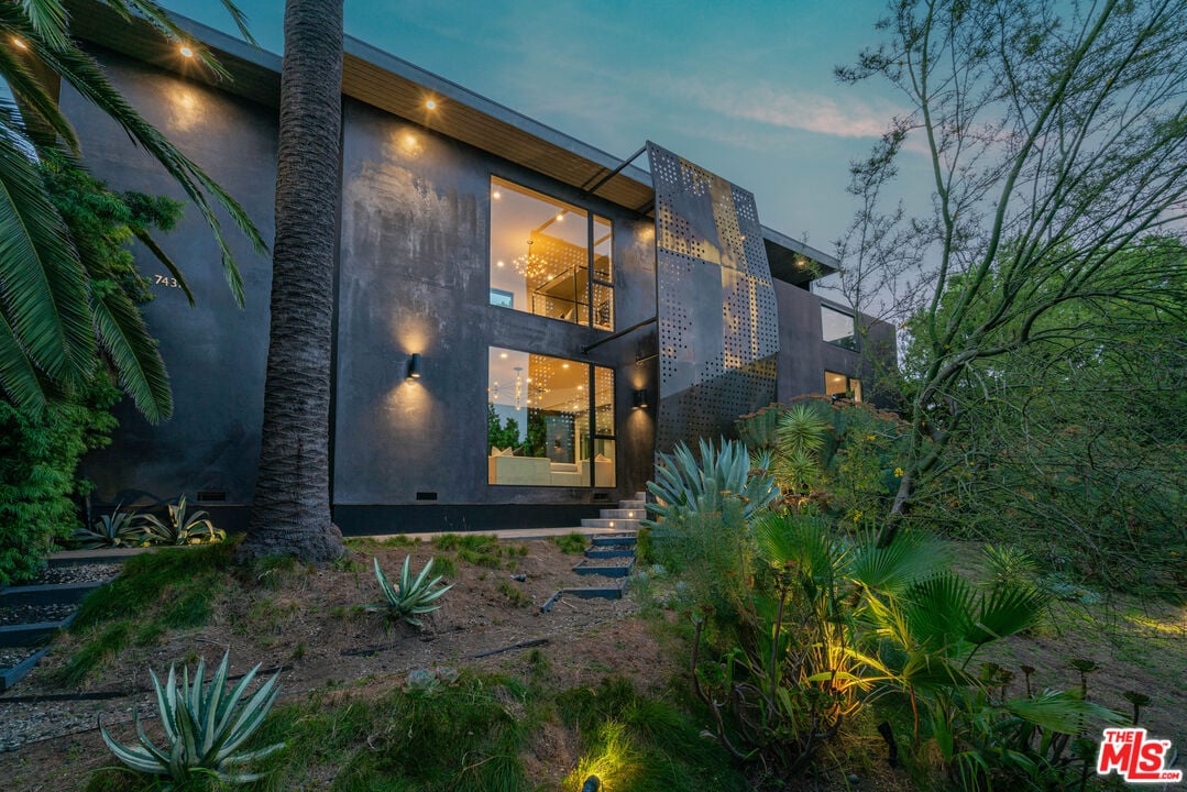 Meridian Reserve, Franklin Ave, 90046