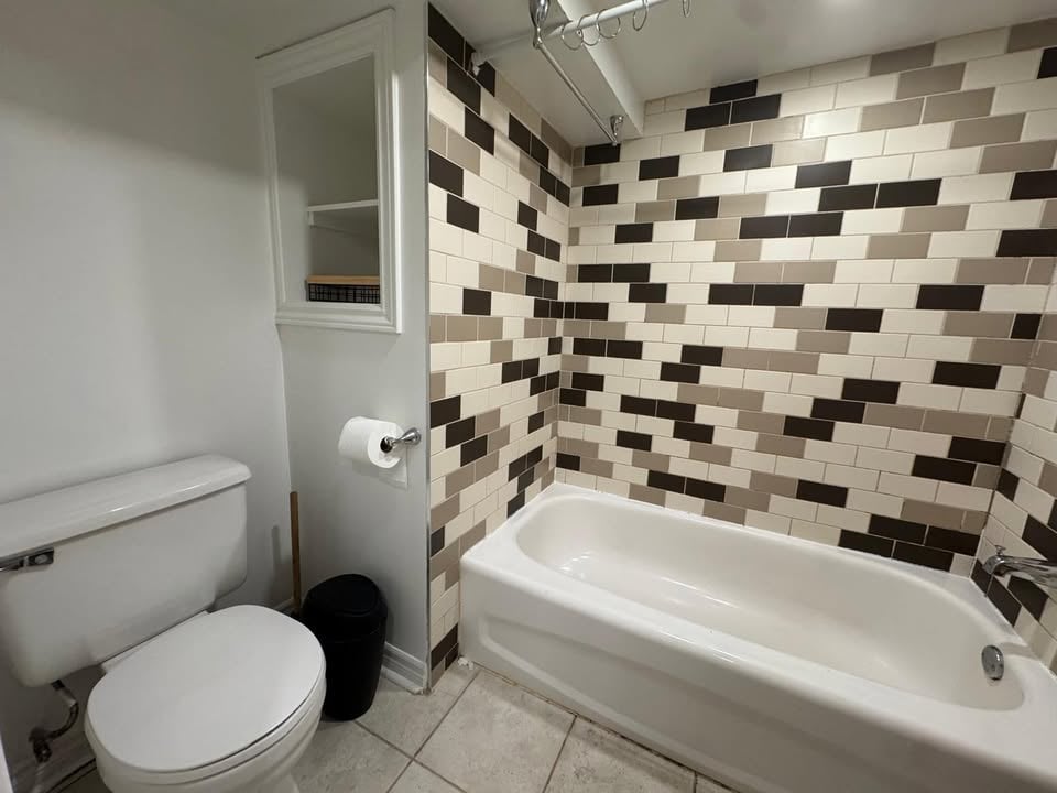 926 Avenue Road Lower