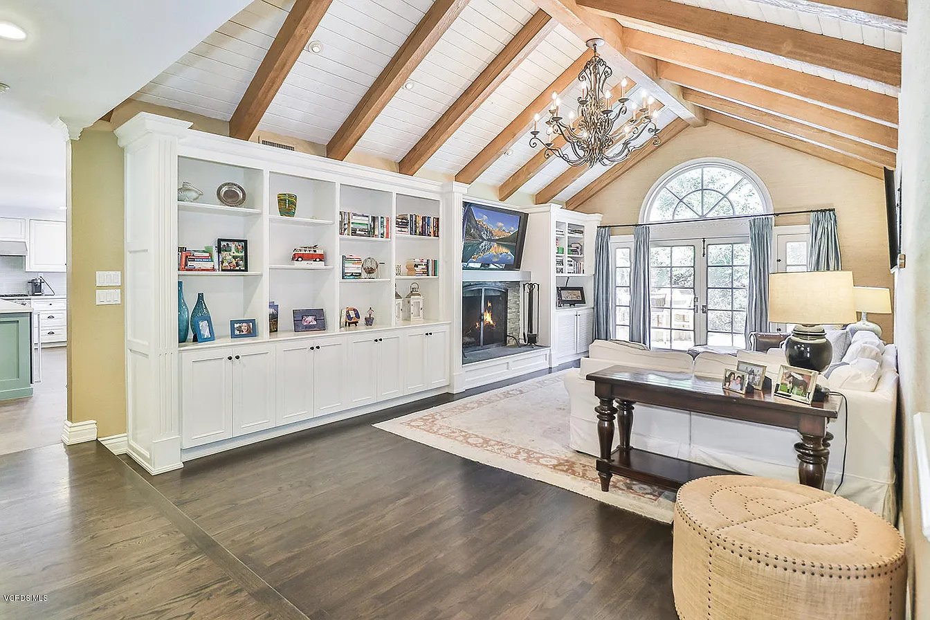 1707 School House Cir