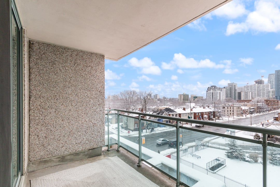 398 Eglinton Avenue E #611
