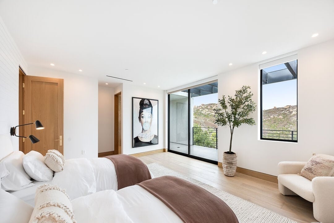 Mulholland Hwy, 90265